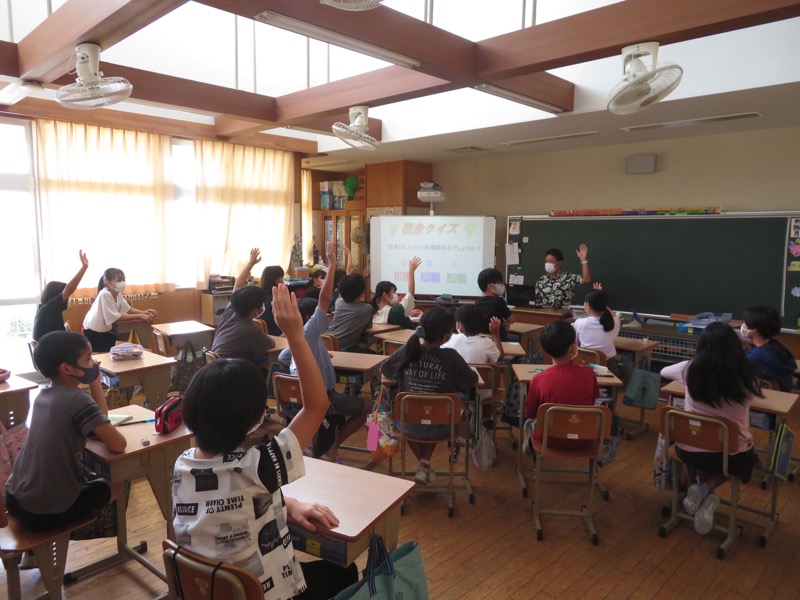 小学校での租税教室の様子